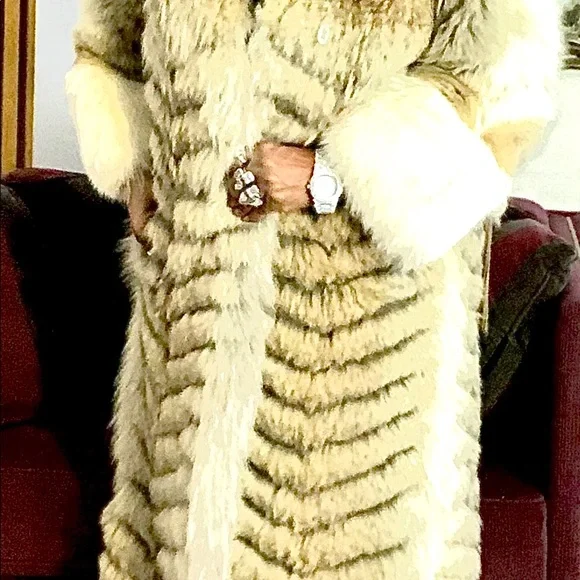 Full Length Fur Coat!  Beautiful pattern - Picture 5 of 6